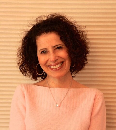 Portrait of Lesléa Newman.