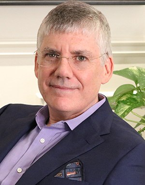 Portrait of Rick Riordan.